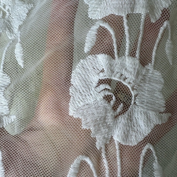 Guess Jeans shear top size small - Picture 4 of 6